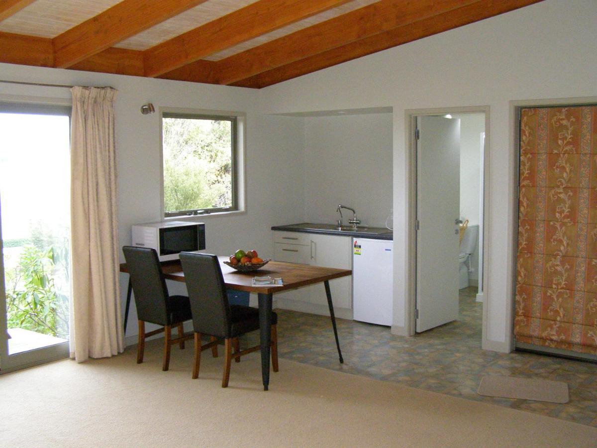 2 Views At Tasman Bed & Breakfast Exterior photo